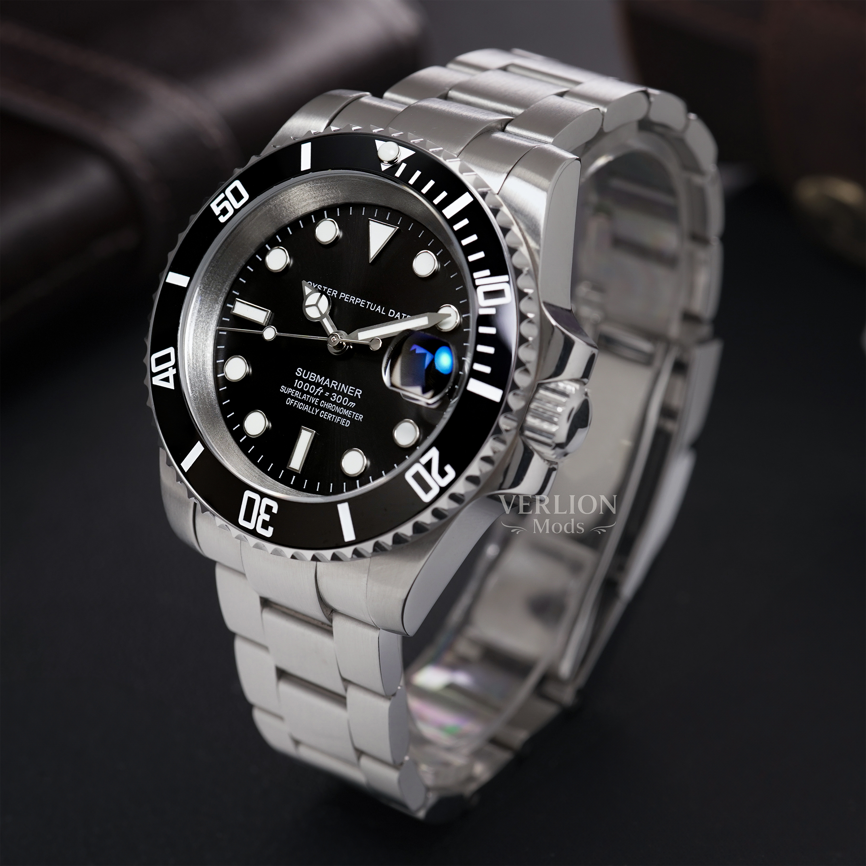 Black Diver 40 automatic dive watch