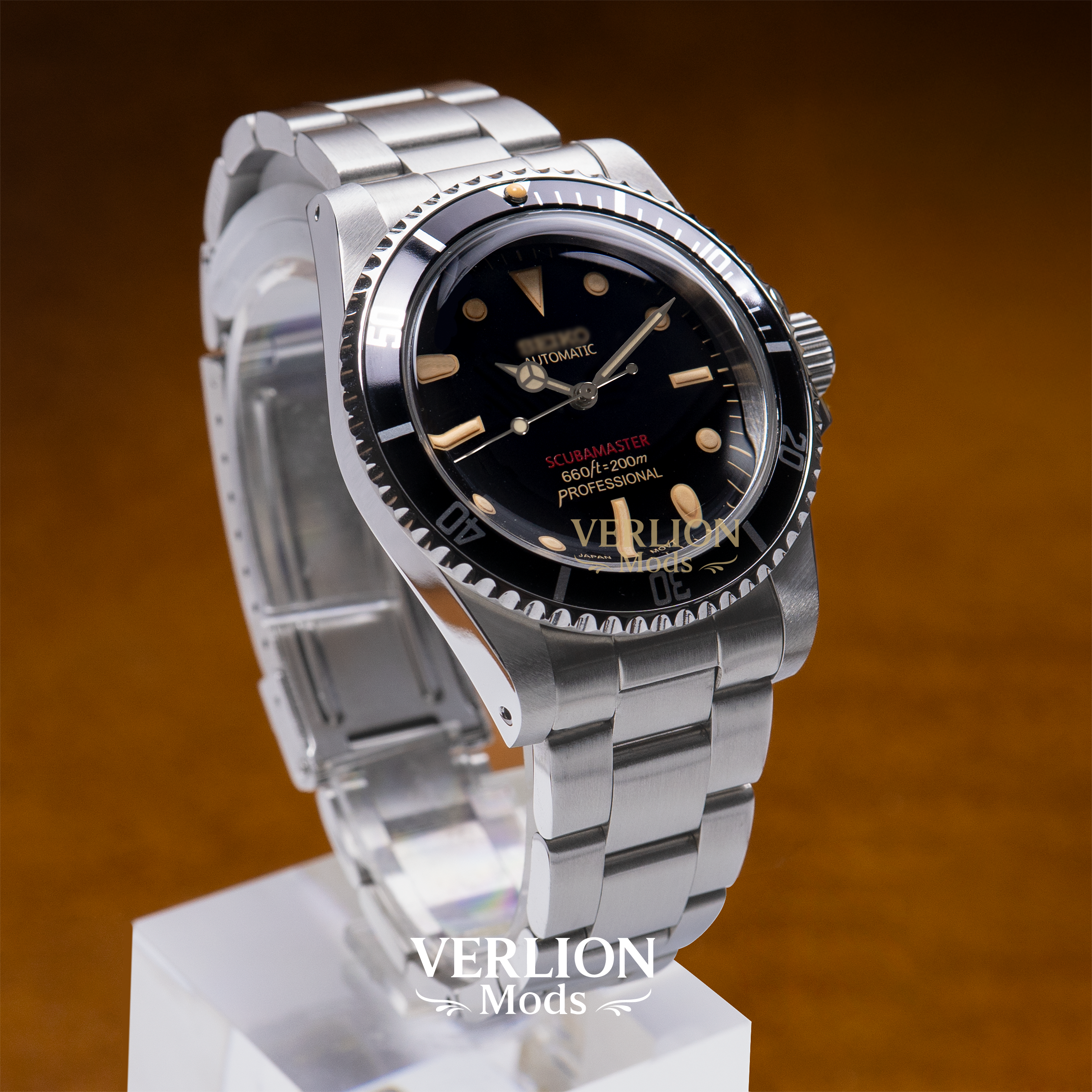 Scubamaster Vintage Redline Mercedes Edition profile showing 40mm case on Oyster bracelet, Verlion Mods