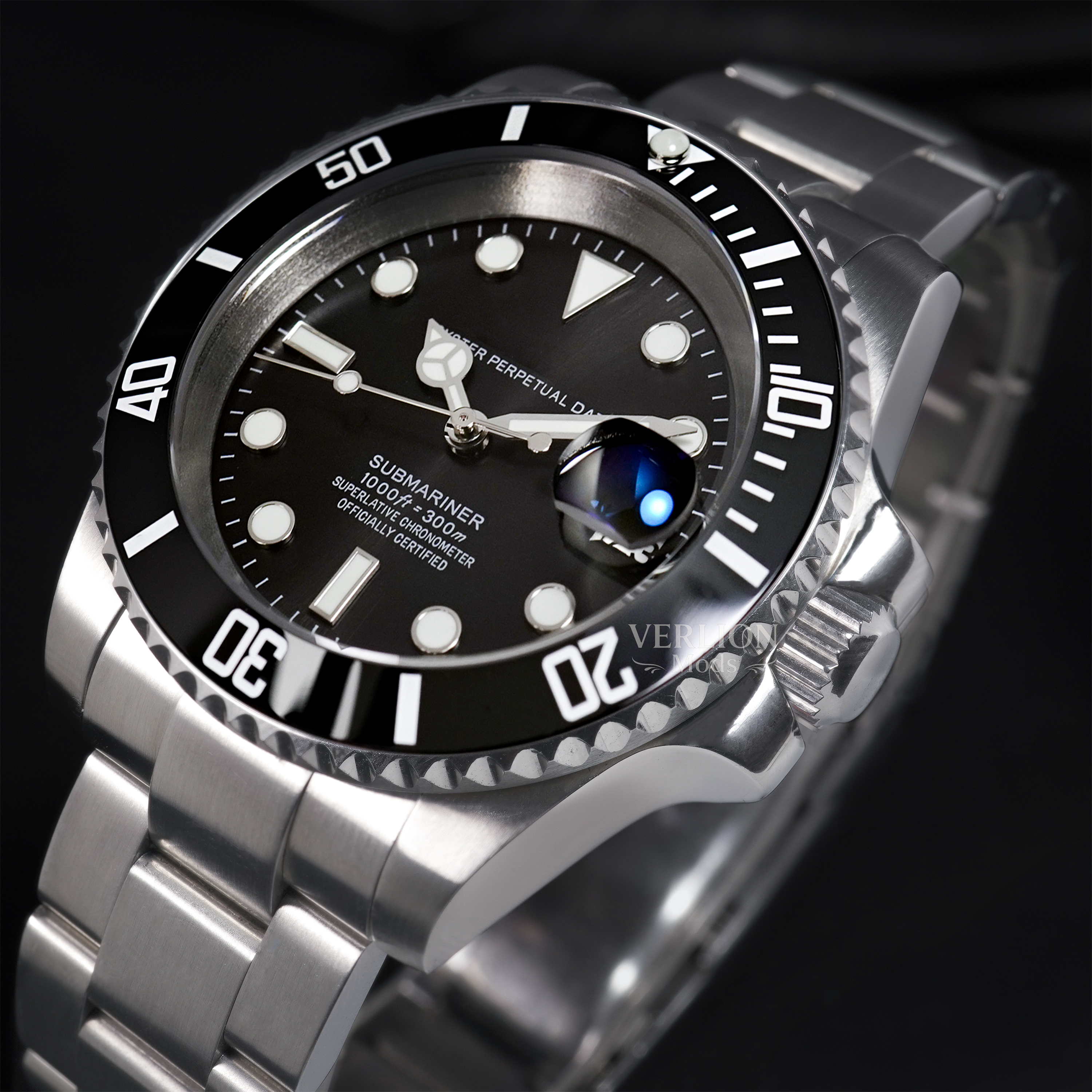 Black Diver 40 automatic dive watch