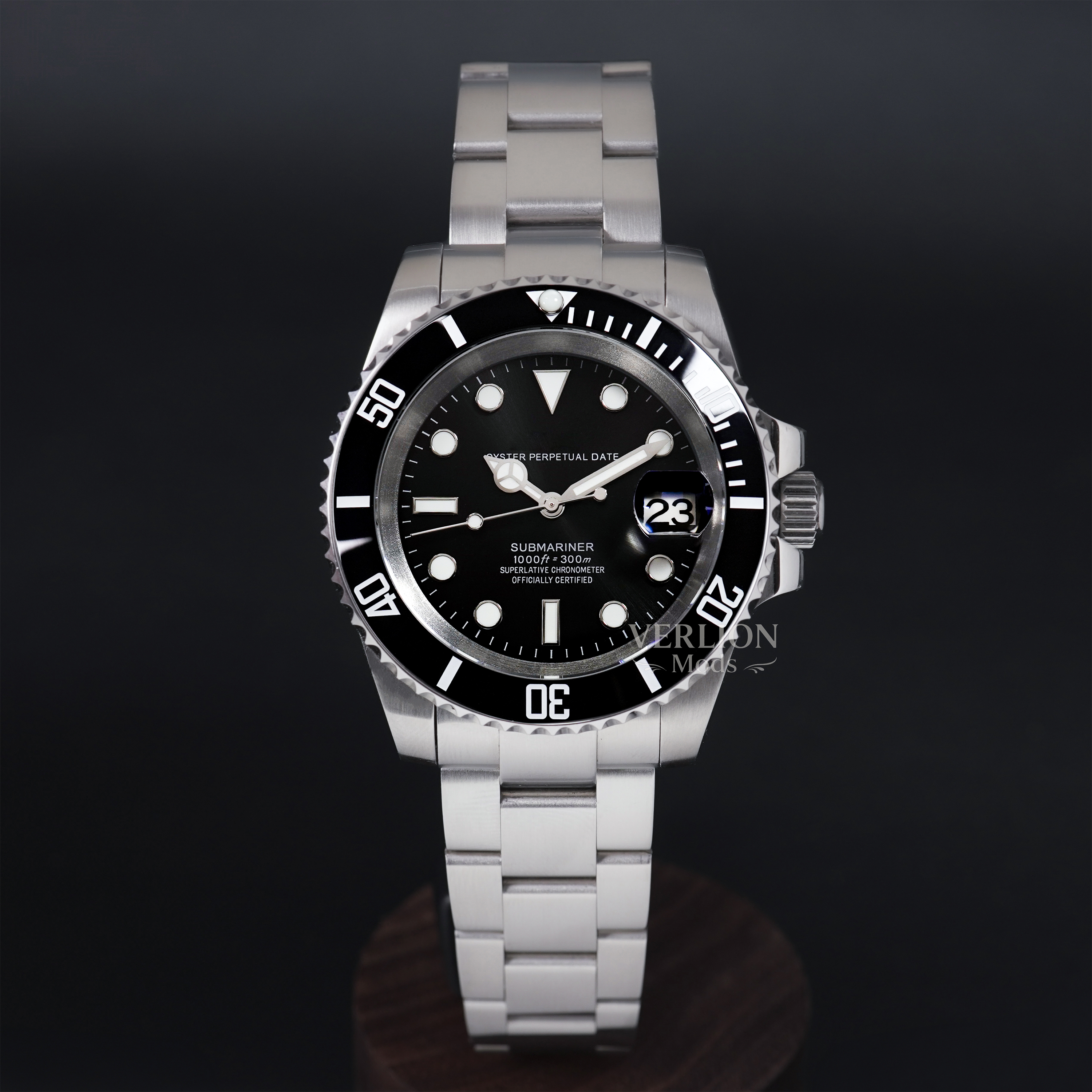 Black Diver 40 automatic dive watch