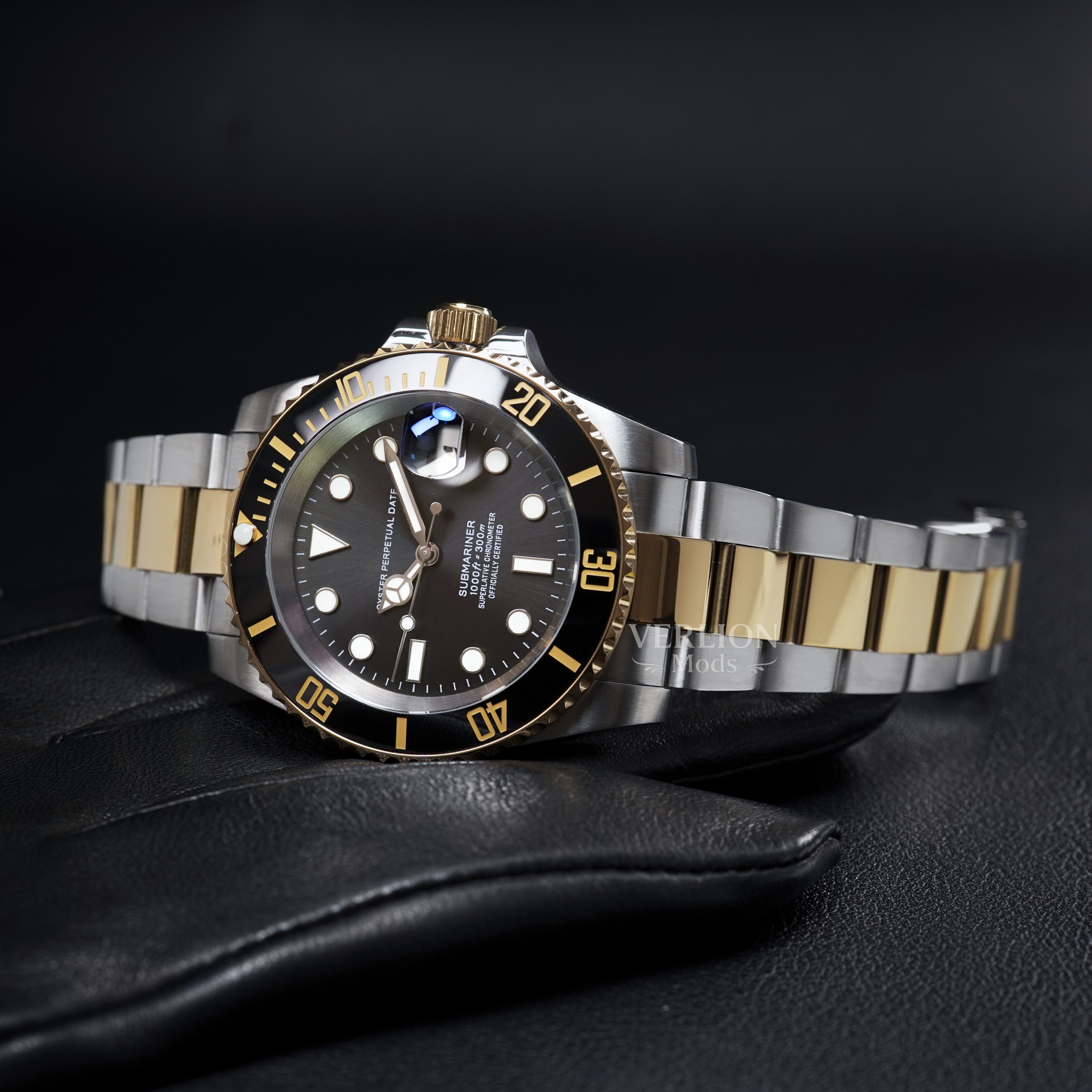 Black Two-Tone Diver 40